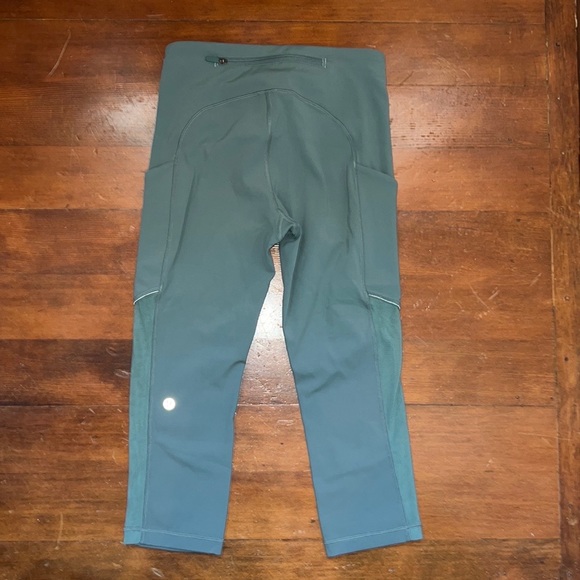 Like New Lululemon Speed Up Crop *Mesh 21" Juniper - Picture 6 of 12